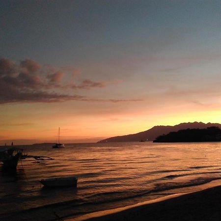 Mango'S Beachfront Resort Olongapo Exterior photo