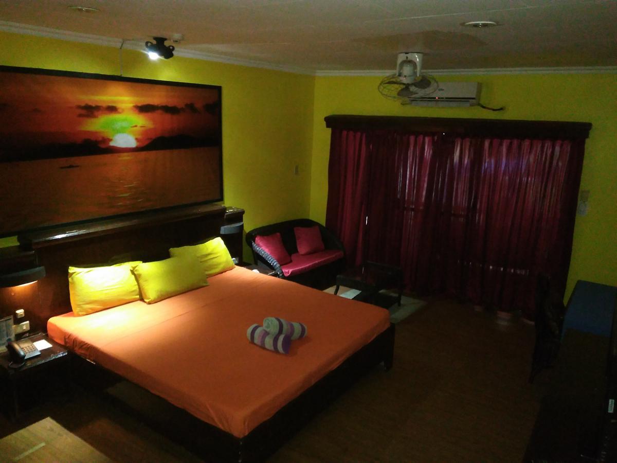 Mango'S Beachfront Resort Olongapo Exterior photo