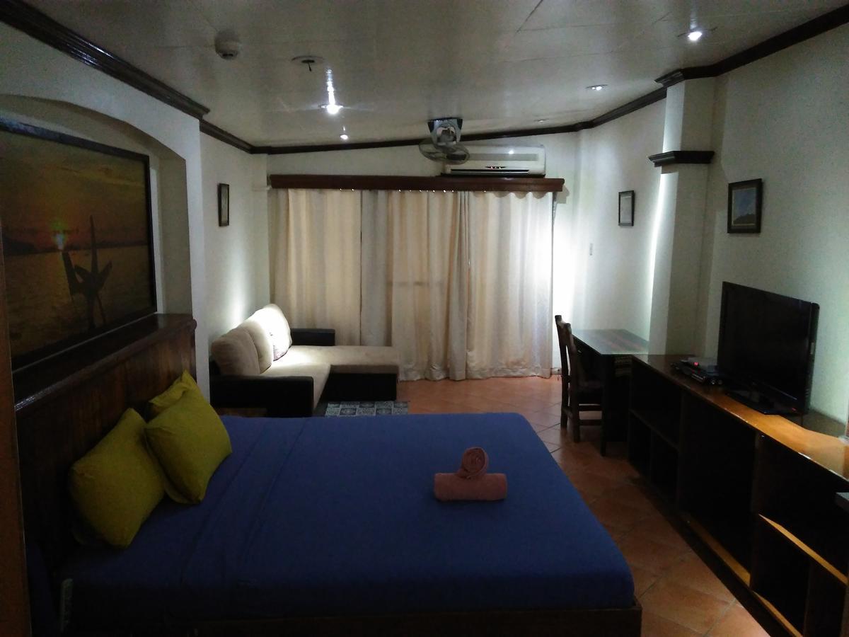 Mango'S Beachfront Resort Olongapo Exterior photo