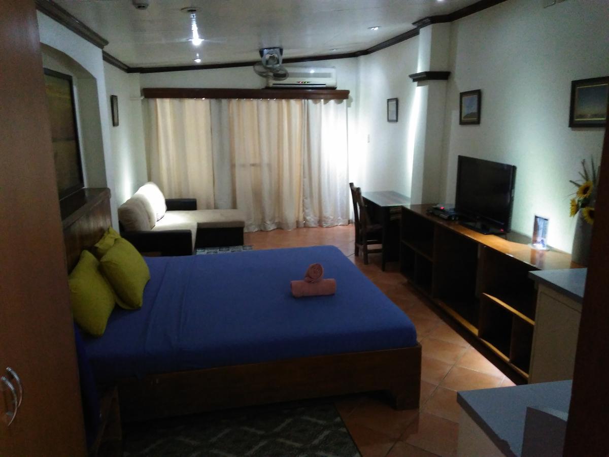 Mango'S Beachfront Resort Olongapo Exterior photo