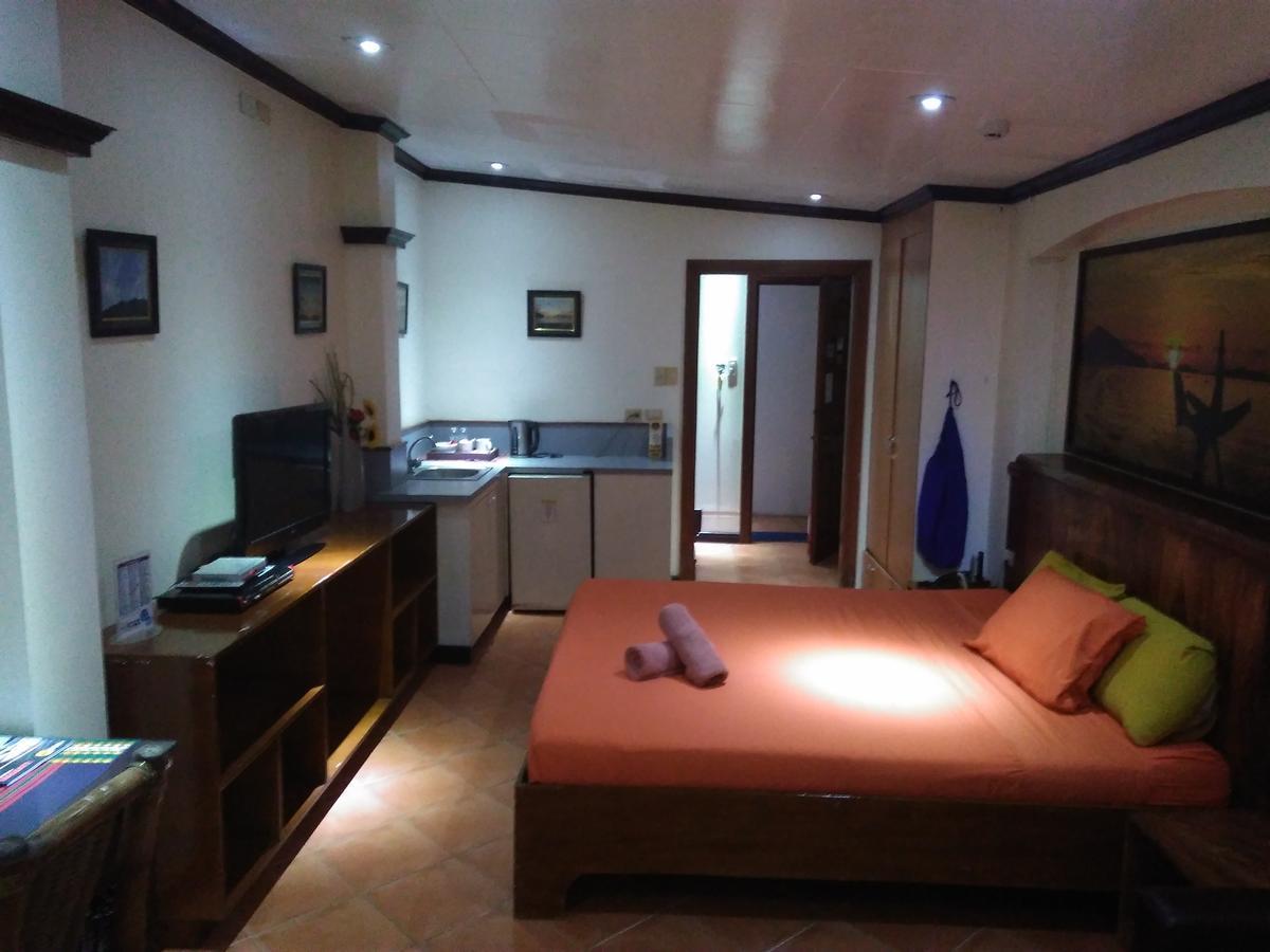 Mango'S Beachfront Resort Olongapo Exterior photo