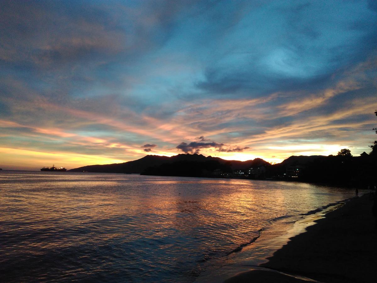 Mango'S Beachfront Resort Olongapo Exterior photo